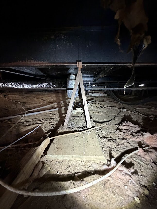 Temporary support jack detail under a manufactured home